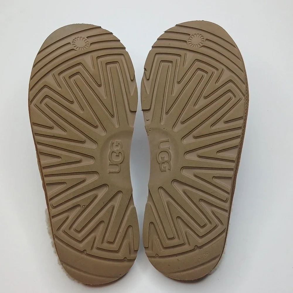 UGG Scuffette II Slippers Kids Size 3 Chestnut Suede Shearling Lined 1126382K